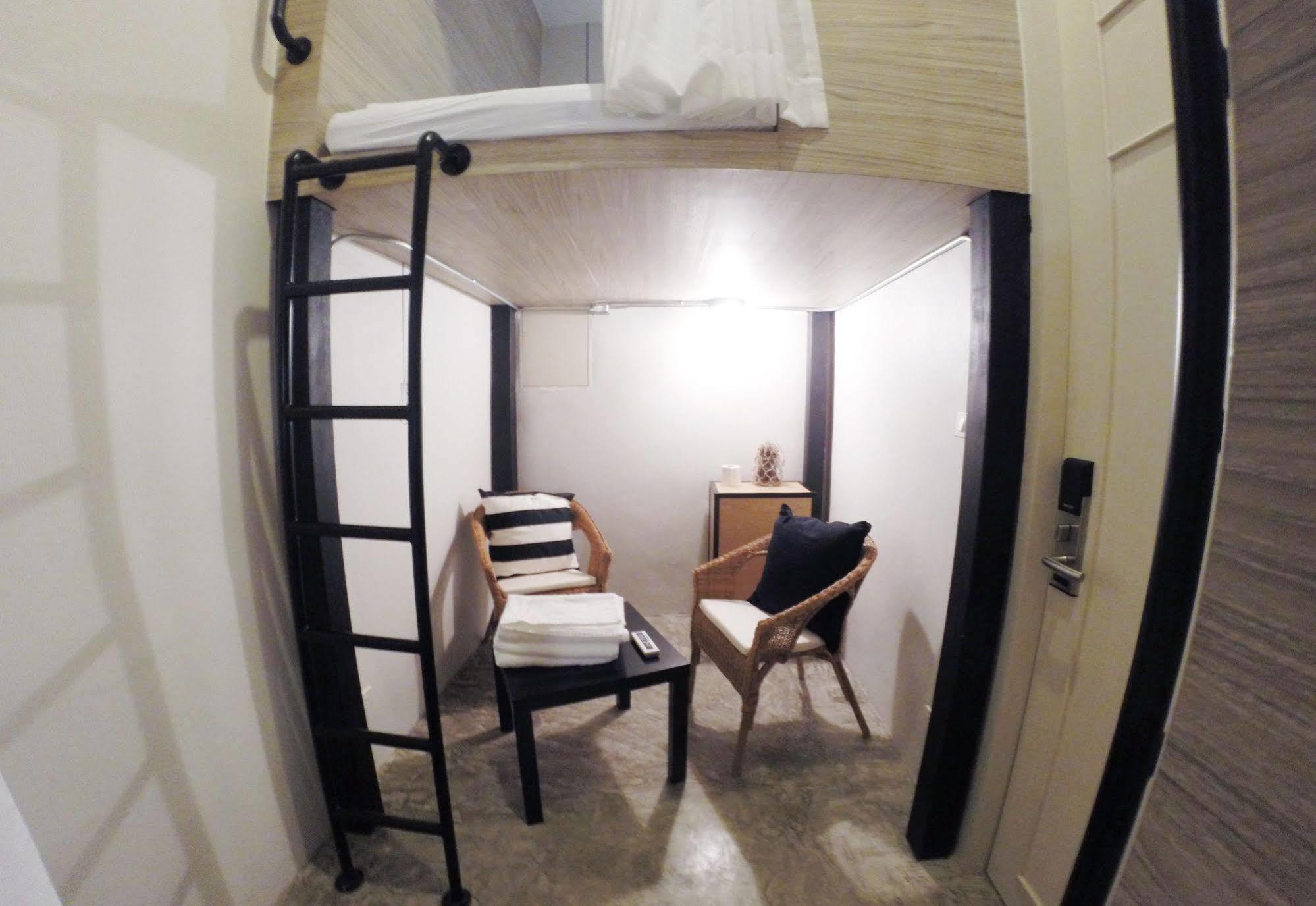 Хостел Slumber Bangkok Soi 1 Екстер'єр фото